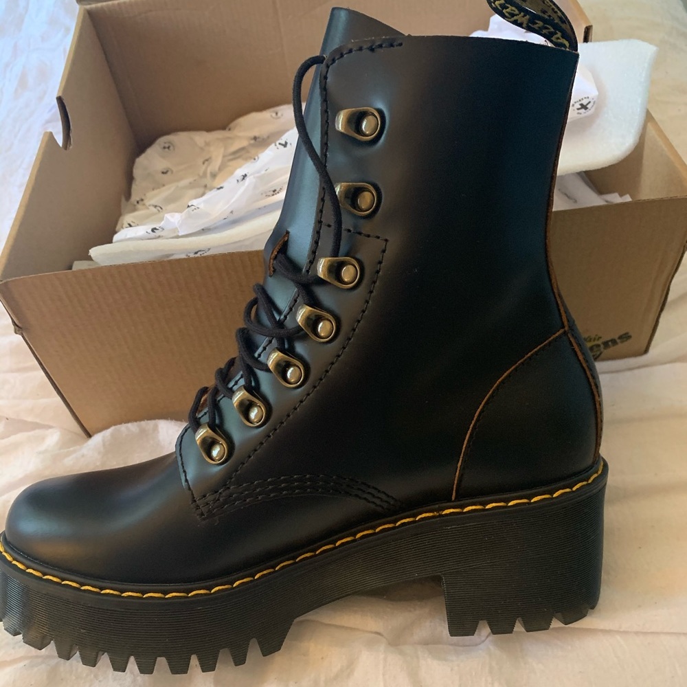 DR MARTENS